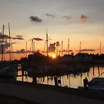 Ferienhaeuser Im Yachthafen Mit Hund * Peenemunde
