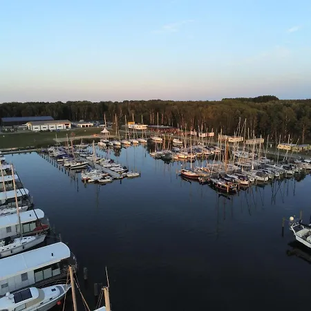 Ferienhaeuser Im Yachthafen Mit Hund