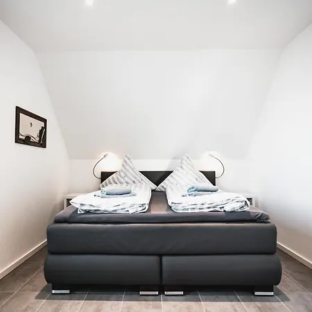 Ferienhaeuser Im Yachthafen Mit Hund Peenemunde