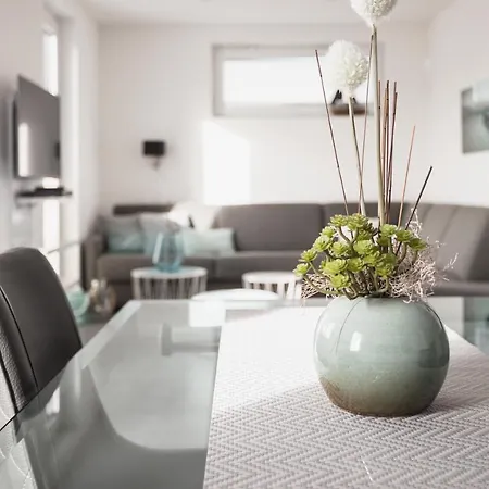 Ferienhaeuser Im Yachthafen Mit Hund Peenemunde